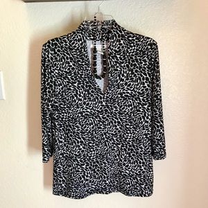 Pull over black and white dress top